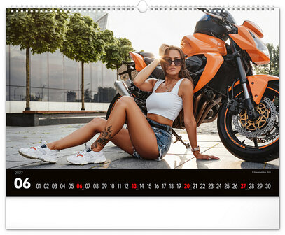 Sexy Wandkalender Girls and Bikes 2027